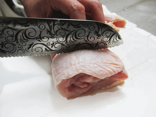 鶏肉の皮　断面　ミラクルカット 三徳包丁　口コミ　レビュー　魚　パン　肉　ギザギザ　切れ味