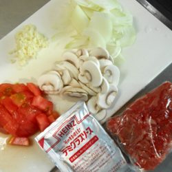 牛肉のうまトマソース煮オムレツ材料
